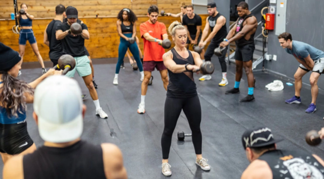 ' La entrenadora Sarah ' está aquí para llevar tu entrenamiento con kettlebell al siguiente nivel